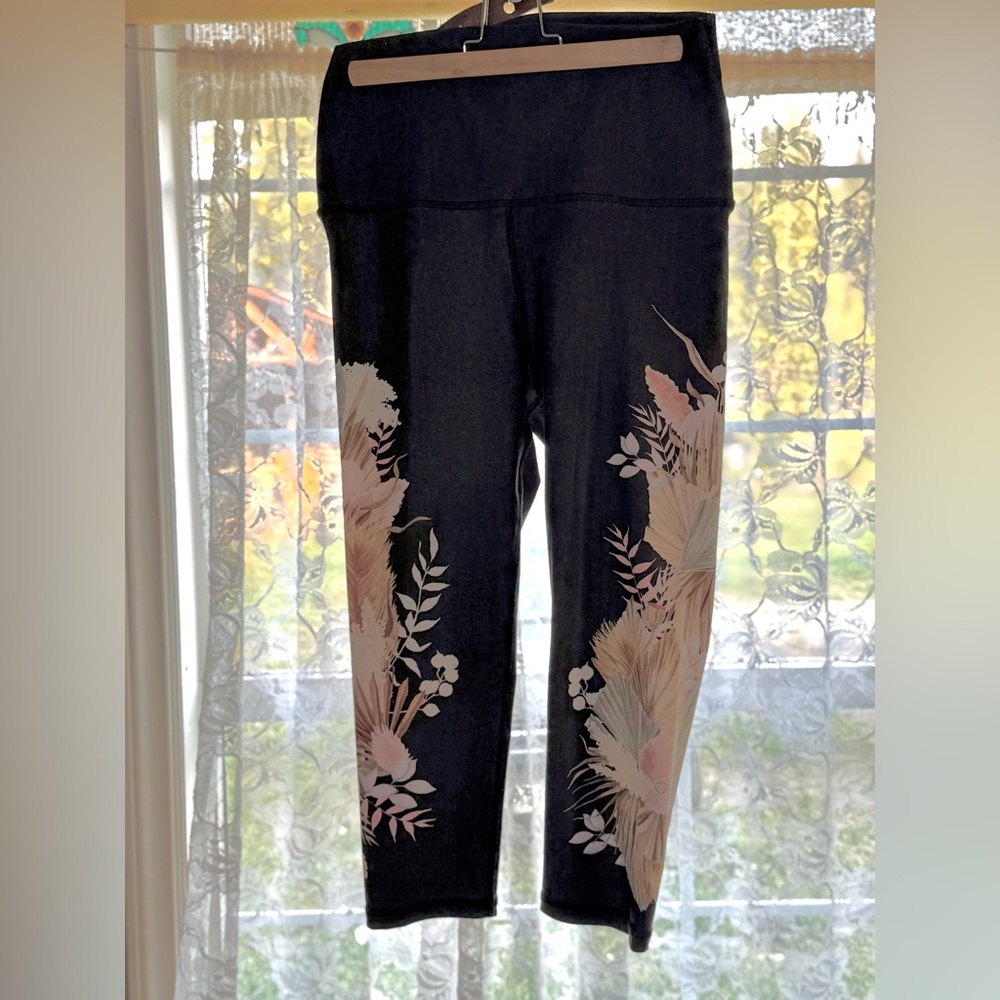 Elegant Black Floral Women's Leggings
